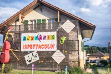 Das ganze Dorf war sch�n dekoriert.