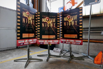 Sie wiesen den Weg zur Movie Night.