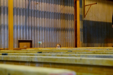 Knapp �ber der B�hnenplatte...