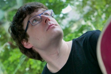 Noch ein Check des Handys in der Heimat - Marco Mayer