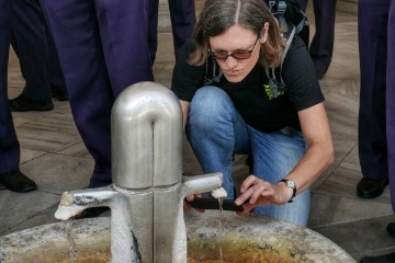 Heiliges Wasser, heiliges Foto mit Kristine