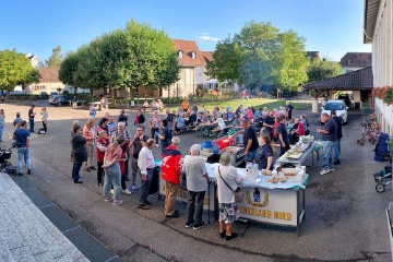 Schlangen am Grill