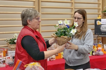 Chantal und Tochter Muriel Spiess stellten eine tolle Tombola zusammen...