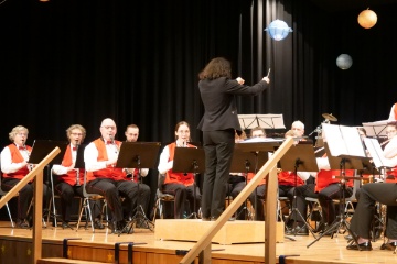 Die ersten T�ne in "Magistic Entrance" mit der neuen Dirigentin Maria Zumbrunn