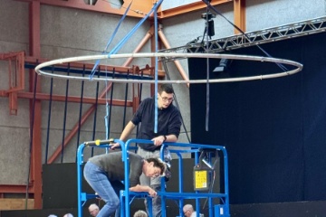 Das "Zirkuszelt" wird in die halle iengebaut.