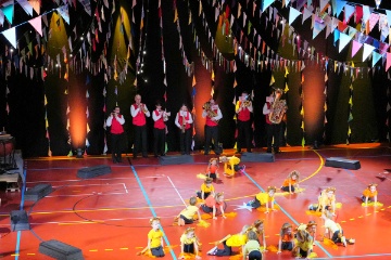 Da KiTu (Kinder-Turnen) wird vom Ensemble "Siebensprung" des MV Sissach begleitet: v.l.: Katharina H�felfinger (Piccolo); Stefan V�gtli, Silvia Kr�ttli (Trompete), Linda Stocker (Saxophon), Max Noffke (Euphonium), Lukas B�rgin (Tuba)
