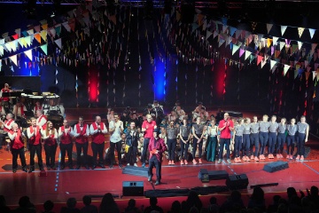 Das OK des Cirque de Sissach: v.l.:  J�rg Schneider, Tim L�thi (beide PR), dahinter Felix Gisler (Sponsorenap�ro), Anna Wyler (Programmheft), Max Noffke (Drehbuch Musik), Christian H�felfinger (Sicherheit), Lukas B�rgin (Bau), Philipp Buser (Technik), Manuela Scheidegger (Personal), Matthias Neidhart (Finanzen), David F�rer (OK Pr�sident), Rajah Ginzel (Dekoration), Laura Schnetzler (Rahmenprogramm), Livia H�berli (Dekoration), Christine Z�rcher (B�hnenbild Manege), Raphael Furter (Bau)  Es fehlen: Martin Hauswirth (Wirtschaft), Rolf Cleis (Programmheft TV), Leonardo Amsler (Technik), Daniel Senn (Wirtschaft), Muriel Spiess (Bar), Stefan Wolf (OK-B�ro / Fotograf)