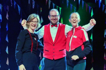 Kathrin Bieri (Regie TV Sissach). Max Noffke (Musikkommissionspr�sident MV Sissach) und Laura Schnetzler (Team Aerobic und Choreografie Rahmenprogramm) zeichneten f�r das Drehbuch des Cirque de Sissach verantwortlich. Der Erfolg des Cirque und viel Applaus best�tigten die kreative und tolle Arbeit dieses Trios.