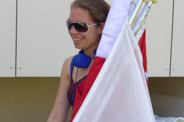 ...und Tanja Blapp mit den Fahnen