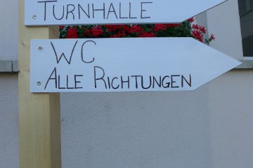 "WC Alle Richtungen" heisst aber nicht, dass man berlall darf!