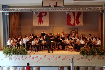 Der MV Aesch auf der Bhne. Gespielt wird um den Musikpreis in der Kategorie Harmonie.