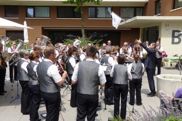 Der Musikverein Muttenz gibt ein Stndeli im Altersheim Mlimatt - [Bild zVg]