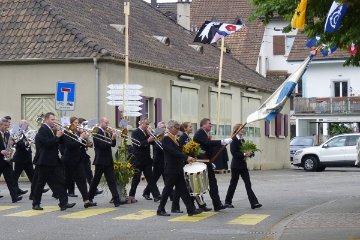 Der MV Allschwil marschiert zur Rangverkndigung des Musikpreises "Harmonie" - [Bild zVg] : Linda Oberli