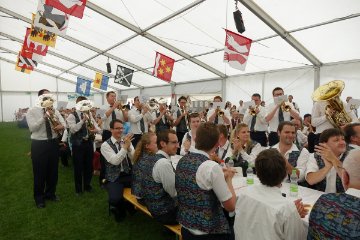 Wie immer werden die Veteranen mit einem kurzen Stndeli bespielt (Brass Band Frenkendorf)