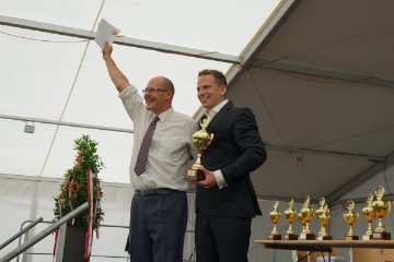 Der MV Gelterkinden holt sich den Preis fr das bestgespielte Werk...