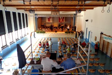 Die Halle ist noch sprlich gefllt ...das wird sich aber im Laufe der Wettbewerbe noch krass ndern - [Bild zVg]