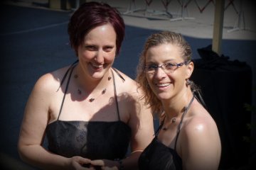 Viel Schulter, unsere Ehrendamen Katja Bausinger und Tanja Franz : Erwin Brgin