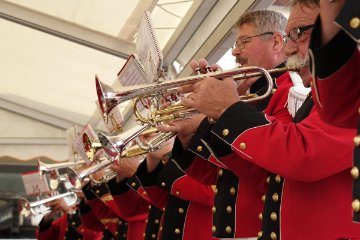 Die Grenadiermusik Zrich auf der Aussenbhne
