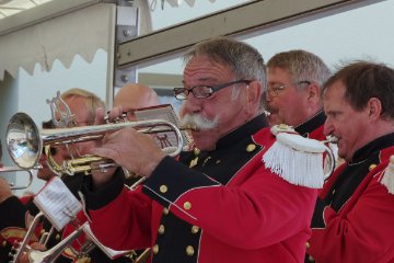 Die Grenadiermusik Zrich auf der Aussenbhne