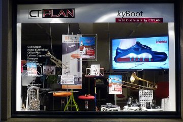 Auch das Sissacher Gewerbe machte Werbung fr die Musiktage. Hier das liebevoll gestaltete Schaufenster von CTPlan an der Hauptstrasse. [Bild zVg]