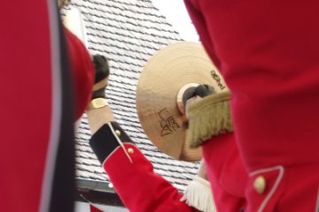 Die Grenadiermusik Zrich auf der Aussenbhne