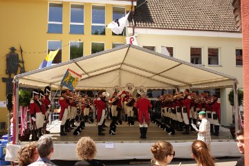Die Grenadiermusik Zrich auf der Aussenbhne