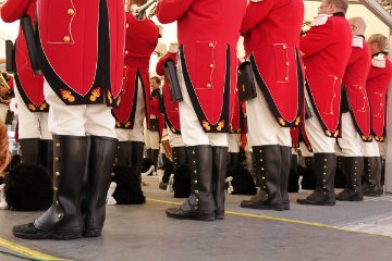 Die Grenadiermusik Zrich auf der Aussenbhne