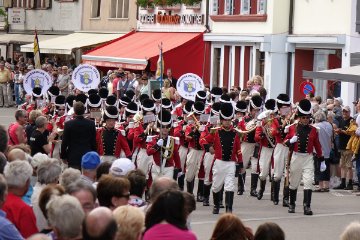 Als Gastfromation dabei: Die Grenadiermusik Zrich