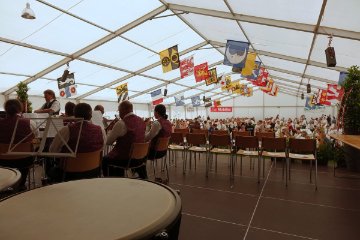 Die Musikgesellschaft Ziefen spielt kurz vor, whrend und nach der Veteranenehrung