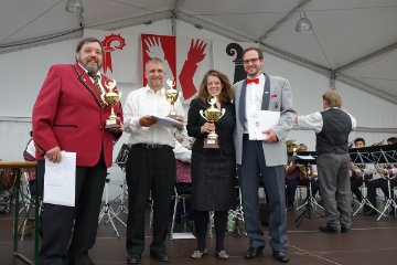 Das Podest der Parademusik am Sonntag: MV Duggingen, MV Brislach, BB Konkordia Zwingen (v.l.n.r)