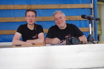 Parade-Speaker am Sonntag war Jrg Schneider (re) mit persnlichem Bodyguard, Sicherheitschef David Frer ;-)